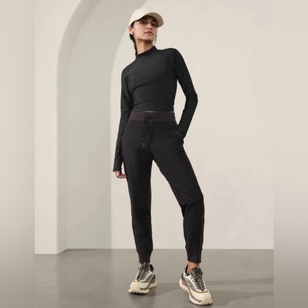 NWT Athleta Women’s Headlands Hybrid Trek High Rise Jogger Black Size 2